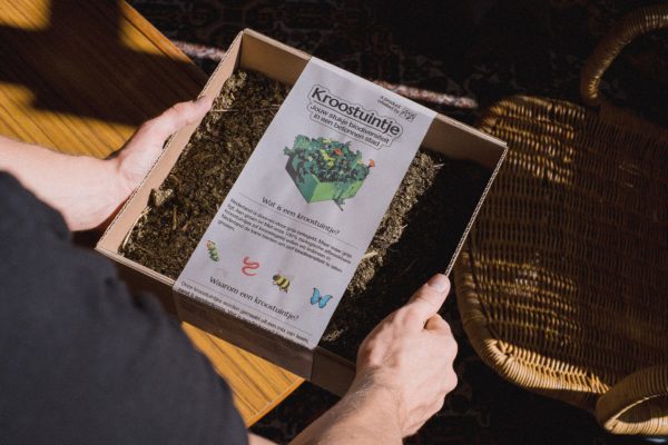 De eendenkroostegel van Flip the City gemaakt van eendenkroos en biodiverse zaden